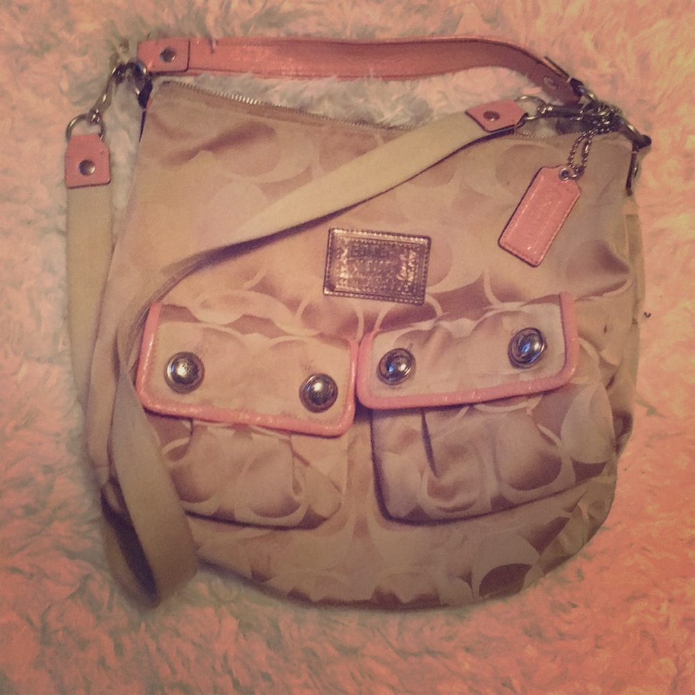 Poppy Coach